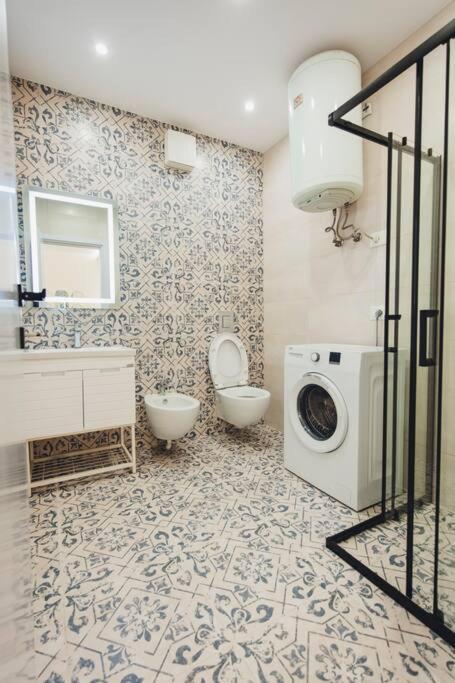 Luxury Apartment At Myslym Shyri Tiranë Ngoại thất bức ảnh