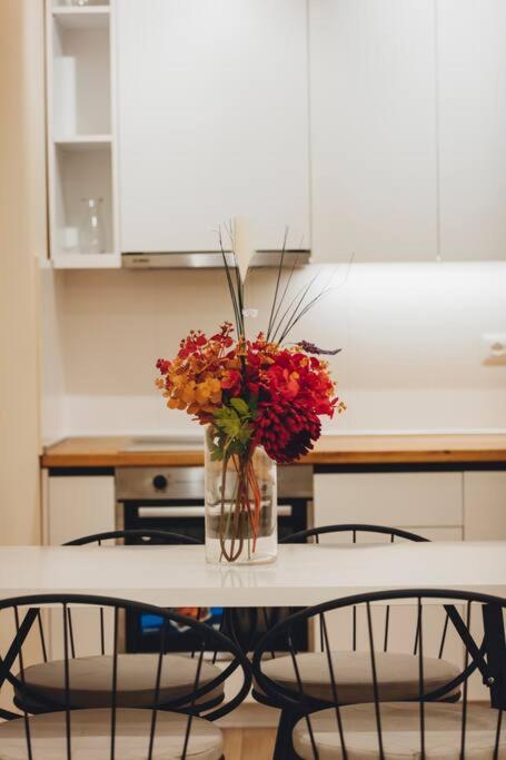 Luxury Apartment At Myslym Shyri Tiranë Ngoại thất bức ảnh