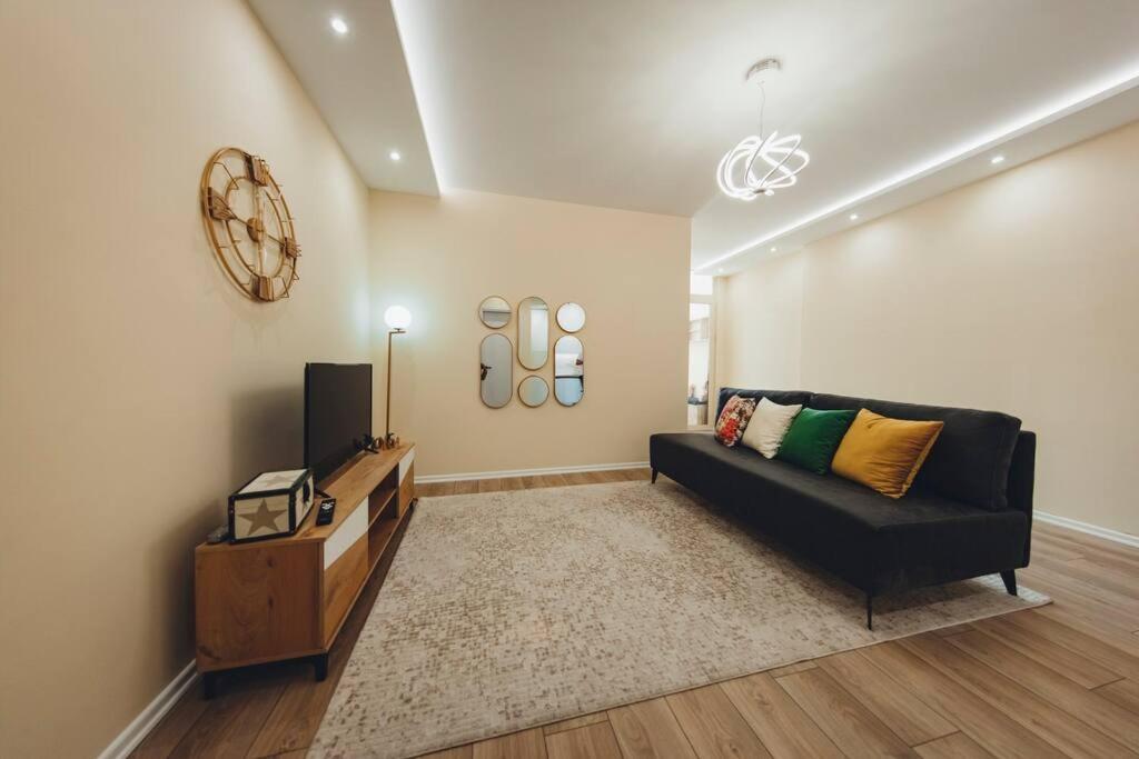 Luxury Apartment At Myslym Shyri Tiranë Ngoại thất bức ảnh