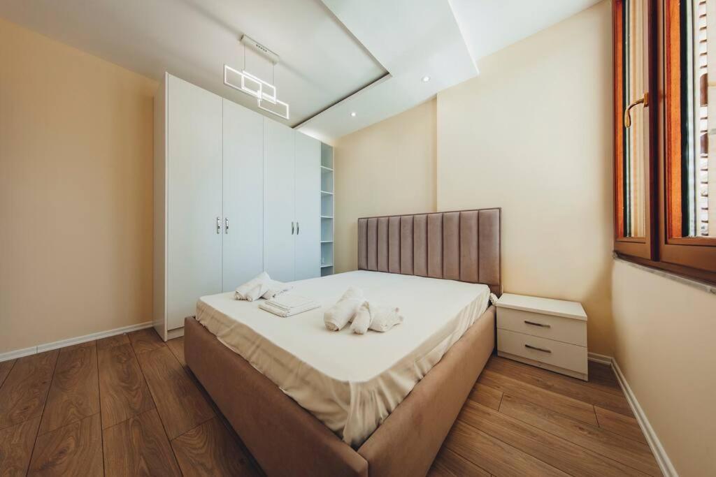 Luxury Apartment At Myslym Shyri Tiranë Ngoại thất bức ảnh